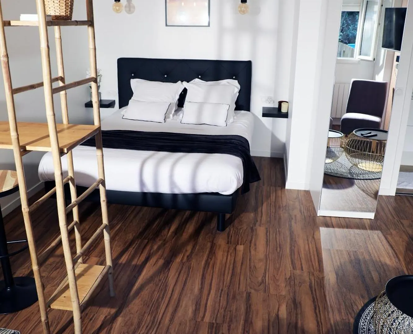 Eiffel Tour Cosy Chesterfield